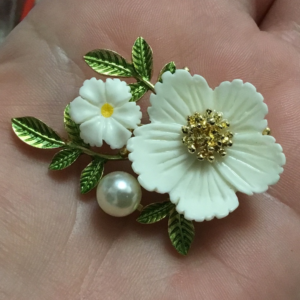 Gorgeous Flower Brooch Pin